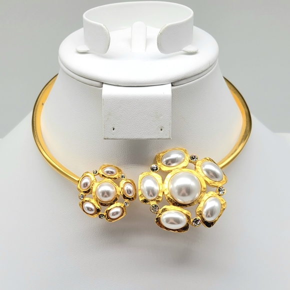 Kenneth Jay Lane Pearl Flower Gold Satin Spring Collar Statement Necklace - Picture 9 of 12